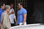 Salman Khan snapped with family in Mumbai on 20th Aug 2013 (29).JPG